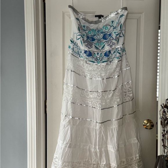 Boston Proper Dresses & Skirts - Boston Proper Strapless White Dress with Blue Embroidery